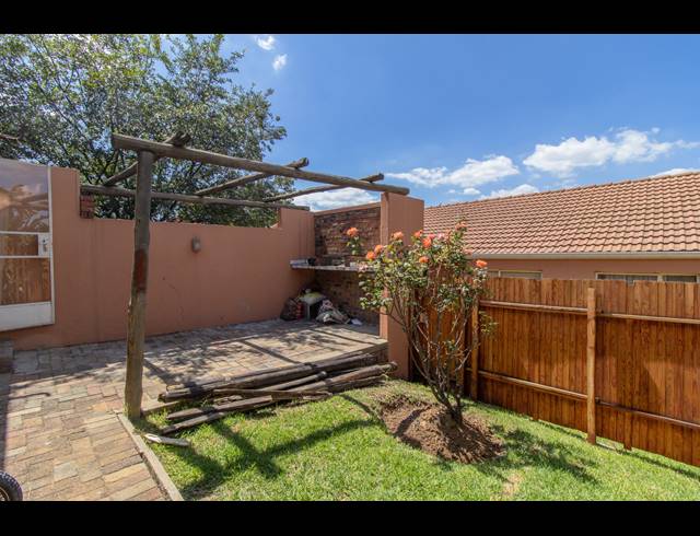 2 BEDROOM TOWNHOUSE FOR SALE IN ALAN MANOR
